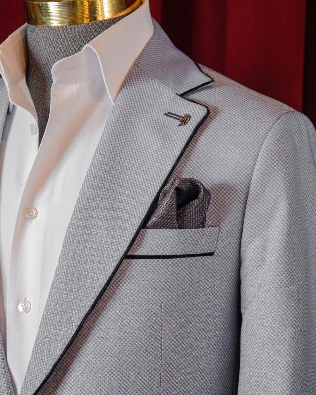 Suit 18